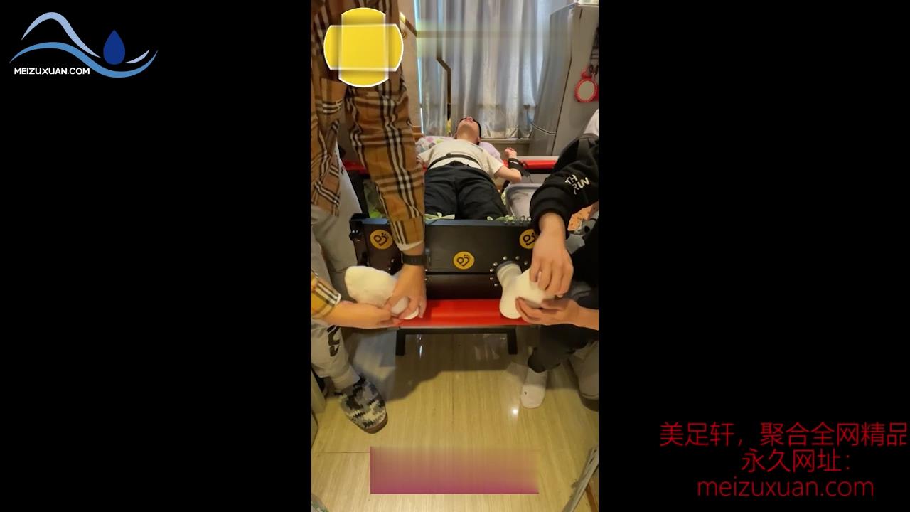 JDD44-超級怕癢的新生ee弟弟被雙人撓白襪光腳腋下