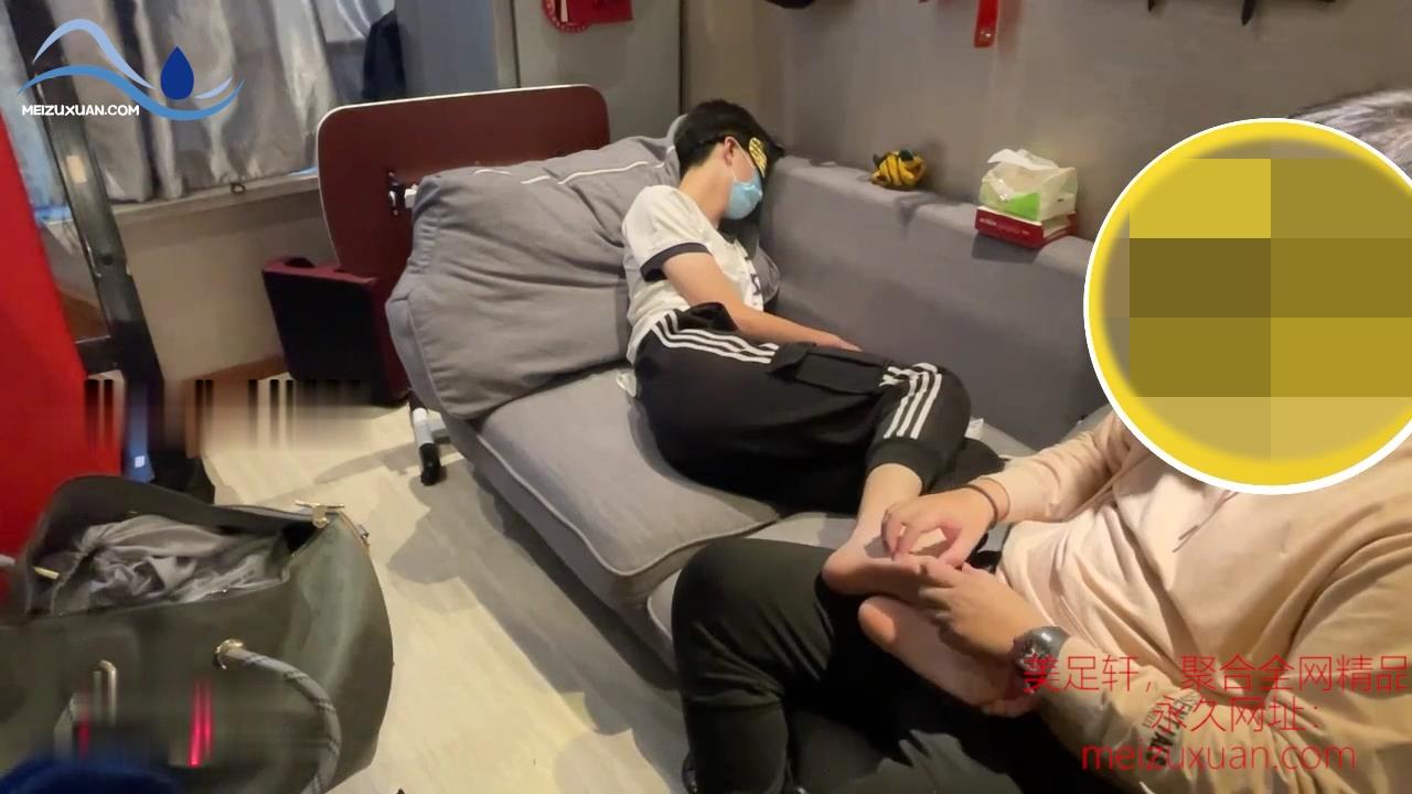 JDD55-直男小哥哥沙發光腳撓