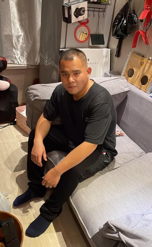 JDD85-好奇直男小壯體驗白襪光腳撓癢
