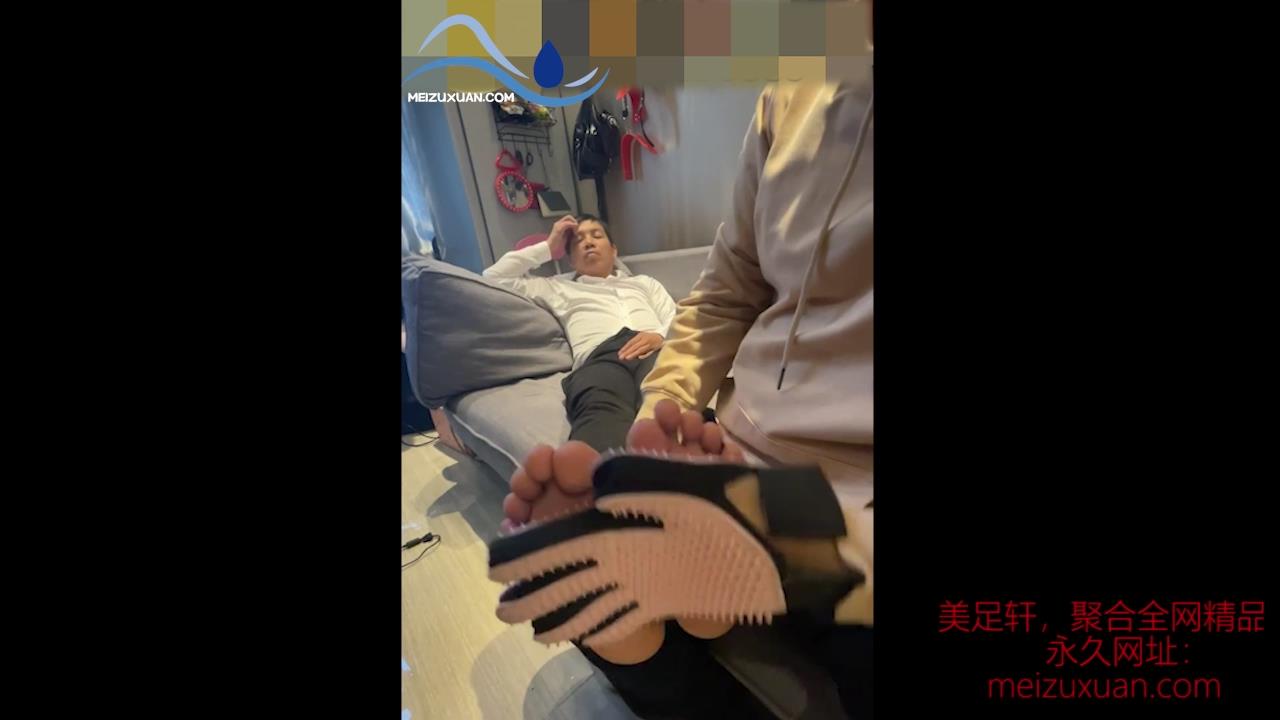 JDD79-光腳職場小叔撓腳解壓