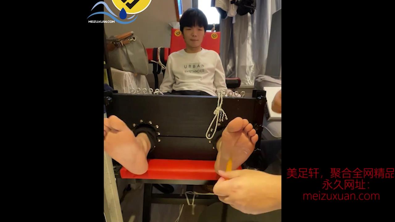 JDD84-稚氣小夥的首次椅子撓癢體驗