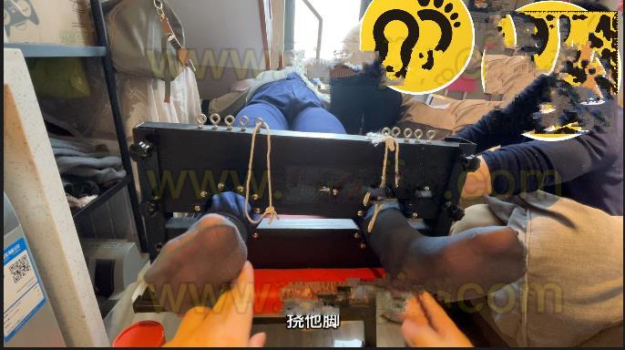 JDD139-絲襪壯漢被三人同時撓癢大笑
