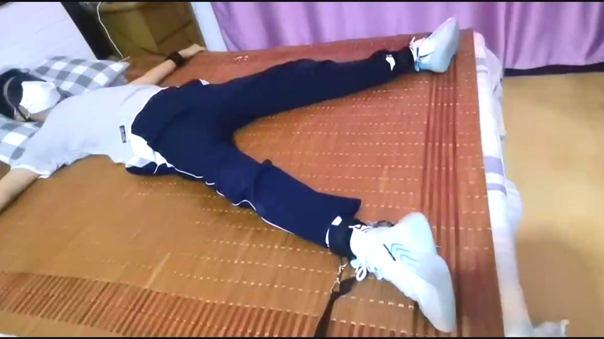 MZB394-白襪美少年被多人全身瘋狂TK
