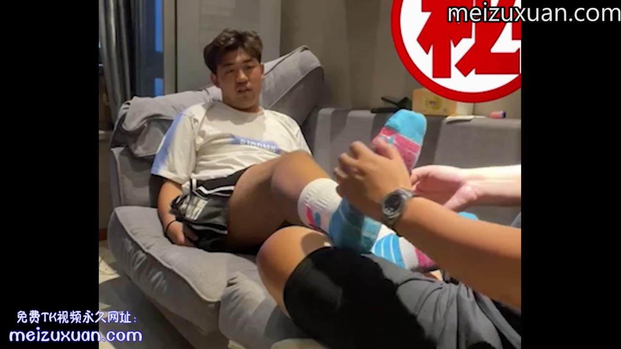 MZB436-（襪子）運動直男與女友分别後來撓癢