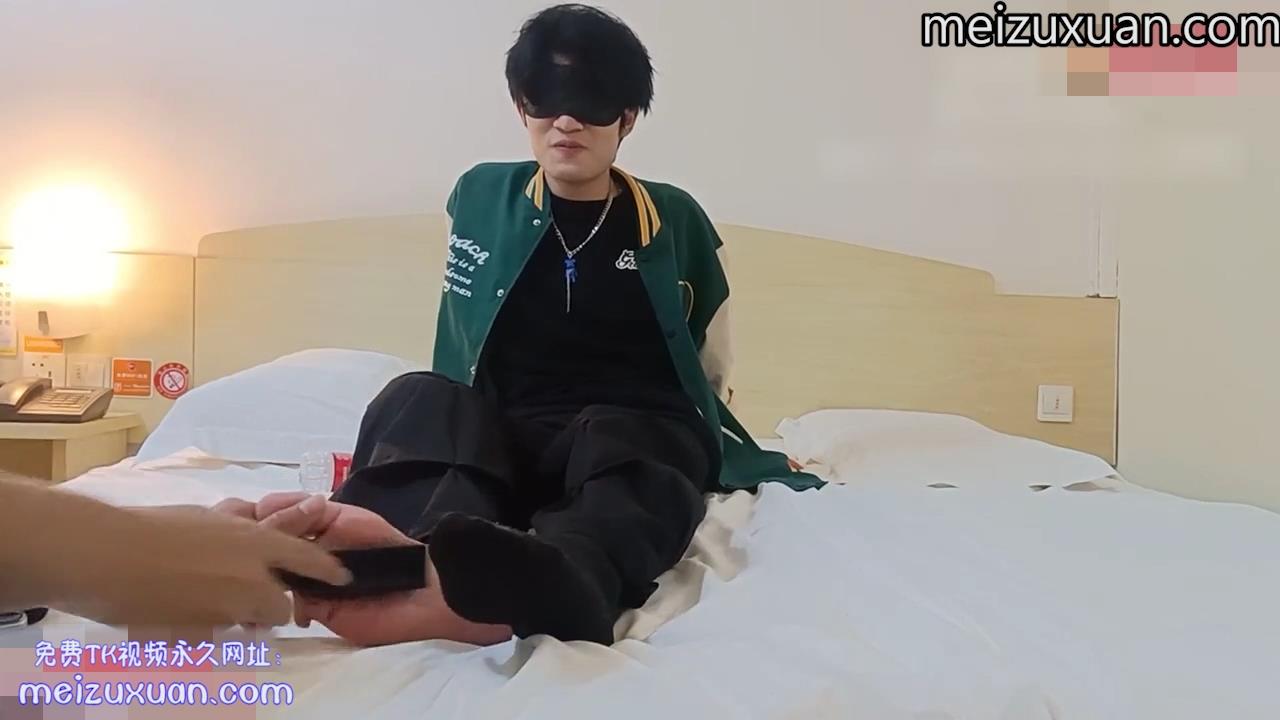 MZB544-【重磅】小旋最新撓癢TK大挑戰綠衣帥小哥（下）