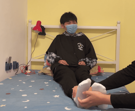 MZB571-（11min字幕）直男薄肌攝影師 (白襪篇）