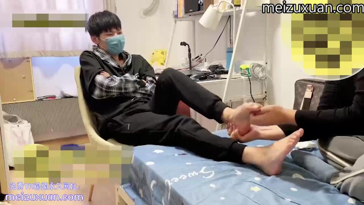 MZB574-(5足币特價）直男薄肌攝影師 (光腳篇）