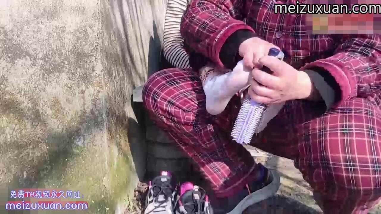 MZB670-瑞安男孩奔赴鄉下與白絲男生玩起戶外TK遊戲（上）