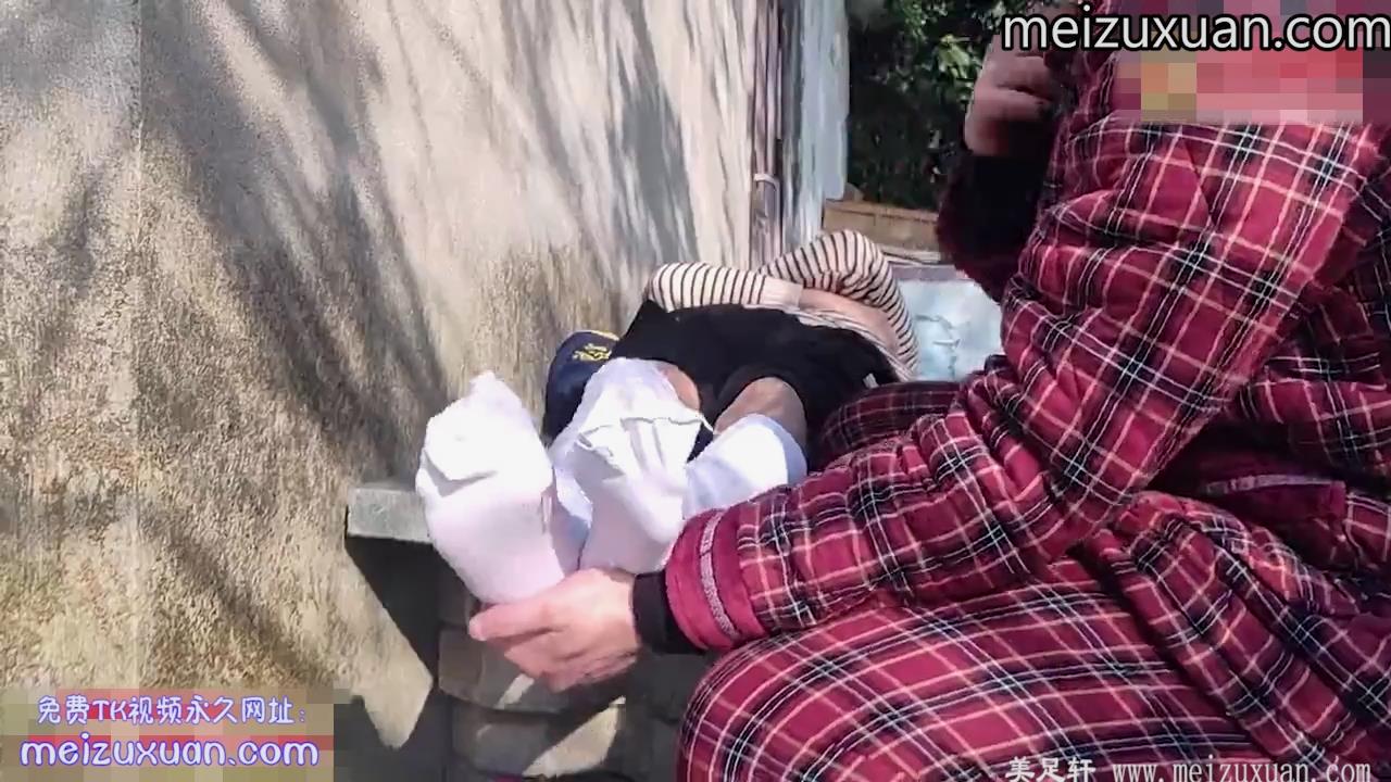 MZB671-瑞安男孩奔赴鄉下與白絲男生玩起戶外TK遊戲（下）