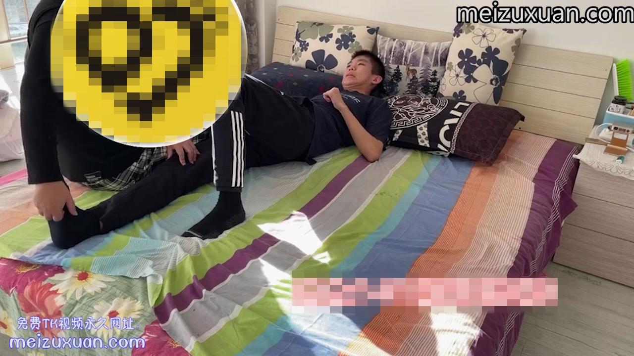 MZB694-大連某直男小哥哥被撓強忍不笑