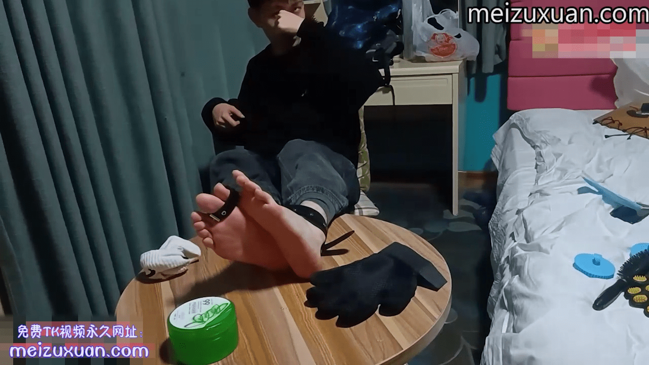 MZB723-吉傲小旋與朋友首發TK好身材黑衣男孩