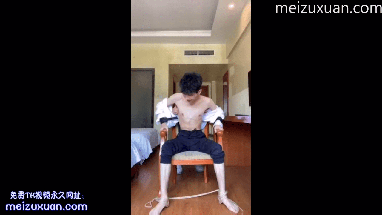 MZB763-帥哥李良鵬正裝被撓