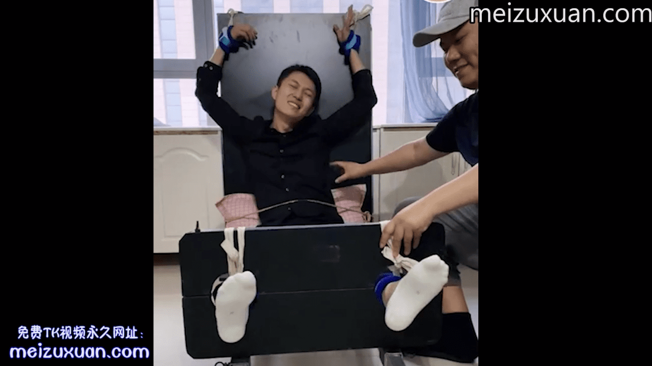 MZB835-白襪直男小也在椅子上被撓癢