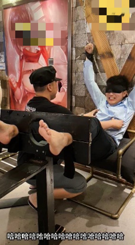 MZB914-正裝光腳直男小哥哥調教室裏被撓