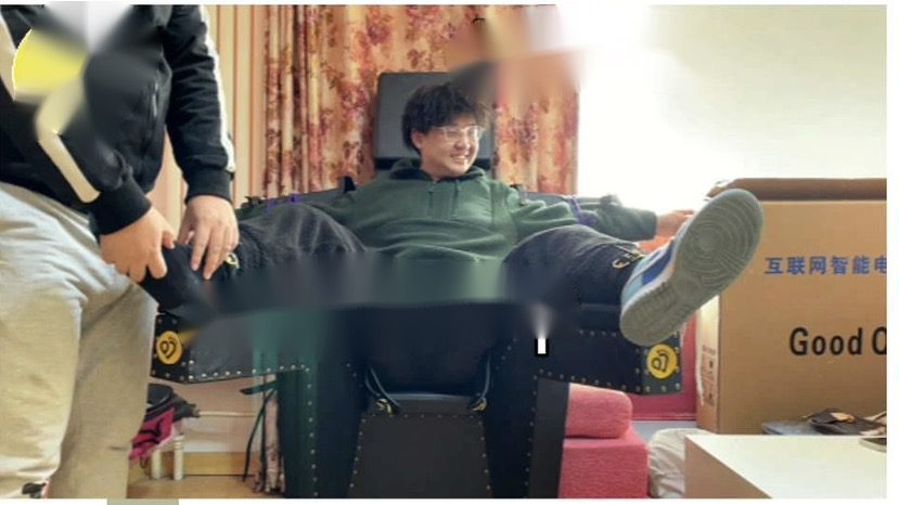 【預售】（女撓男）怕癢小壯被女r撓腳