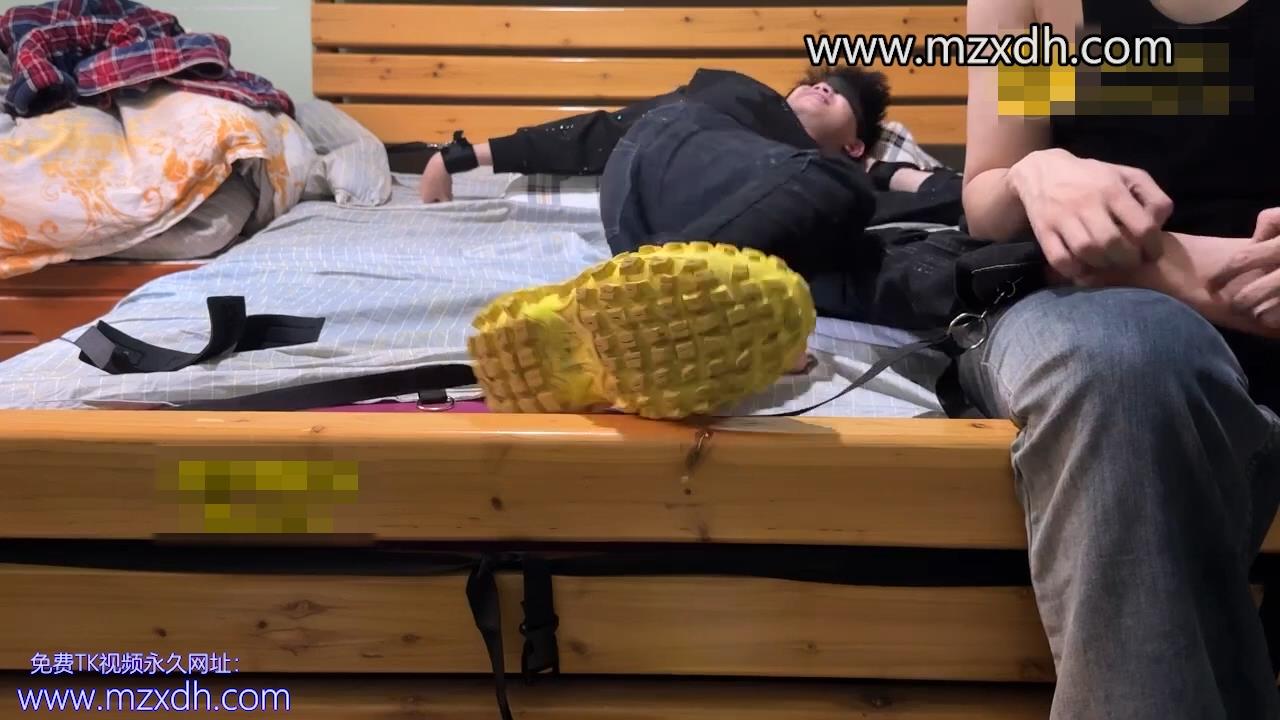 MZB1705-(19min字幕對話）男高缺錢撓癢打工