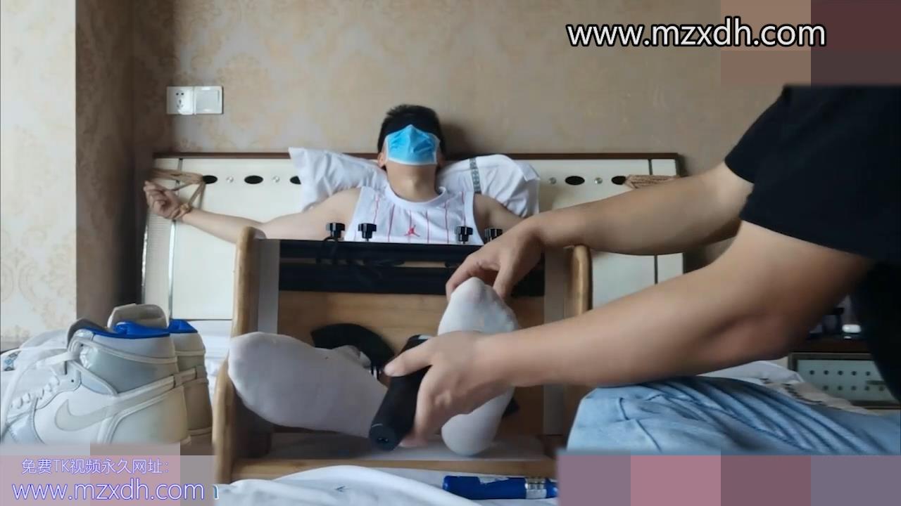MZB1713-超難控制的體育生大帥哥ee！（足枷固定篇）