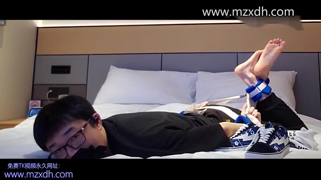 MZB1752-眼鏡哥被撓
