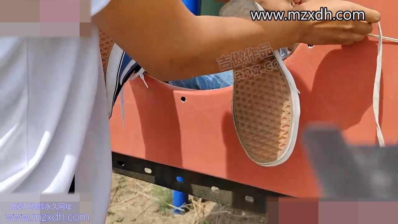 MZB1841-阿城夏日tk滑梯上的清秀小帥