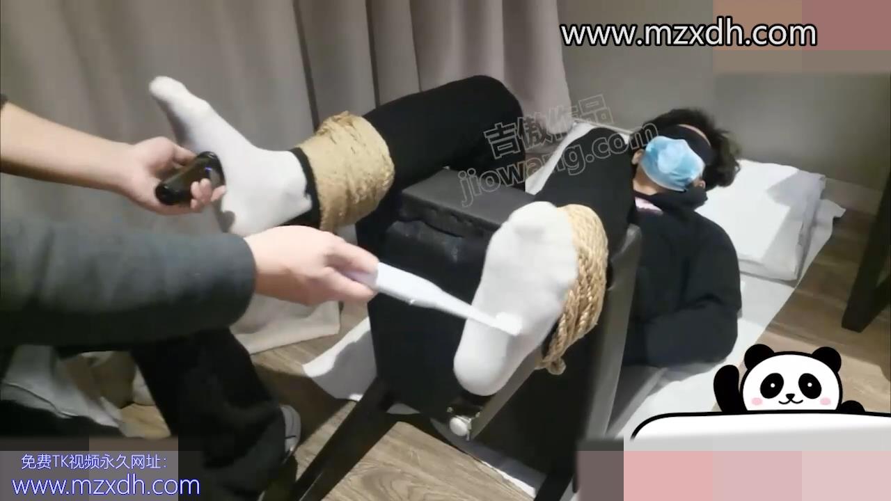 MZB1851-冬季庫存！超敏感韓系帥哥返場被吉傲熊貓狂T腳丫！