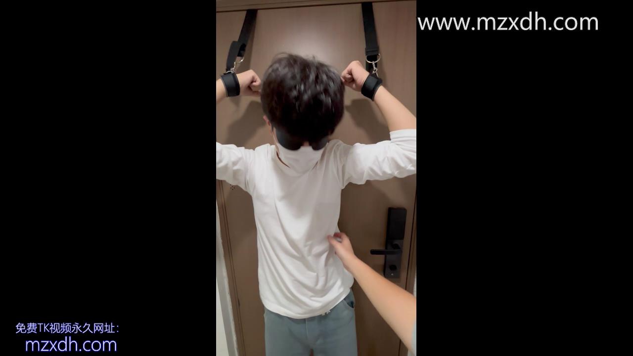 MZB2073-白衣帥哥被撓上身