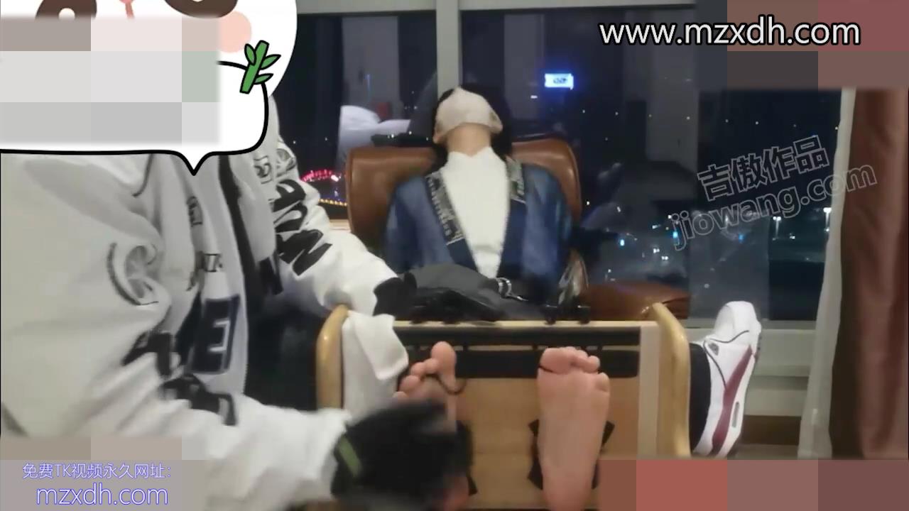MZB2076-“翩翩公子，雙腳如玉”！少俠穿越現代慘遭瘋狂TK（足枷篇）