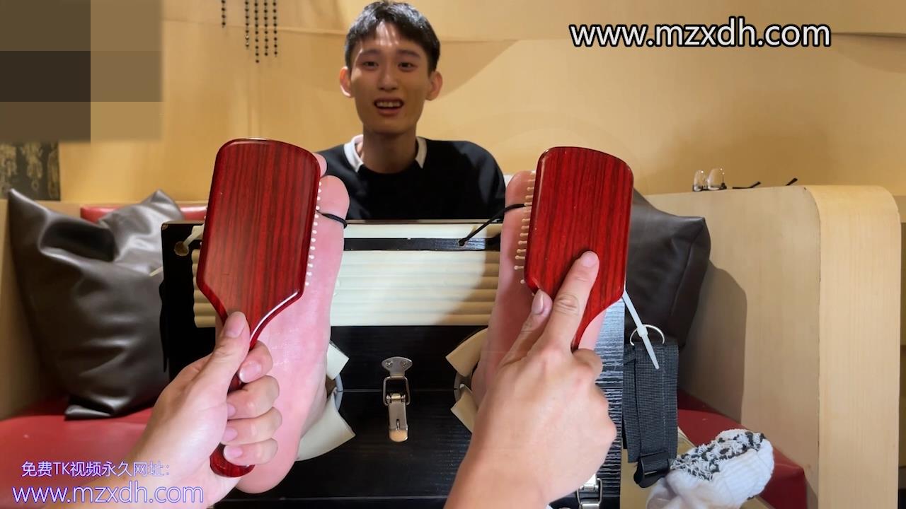 TF12-TICKLING long toe handsome in STOCK