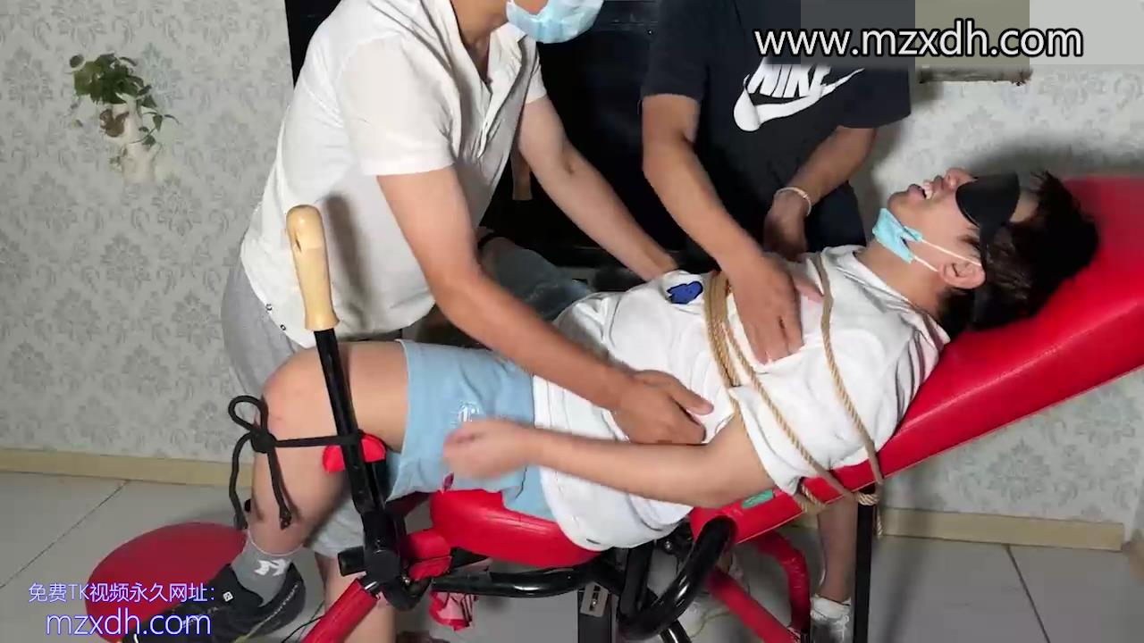 MZB2254-【極限tk】阿康首次體驗多er同時tk臉部笑抽