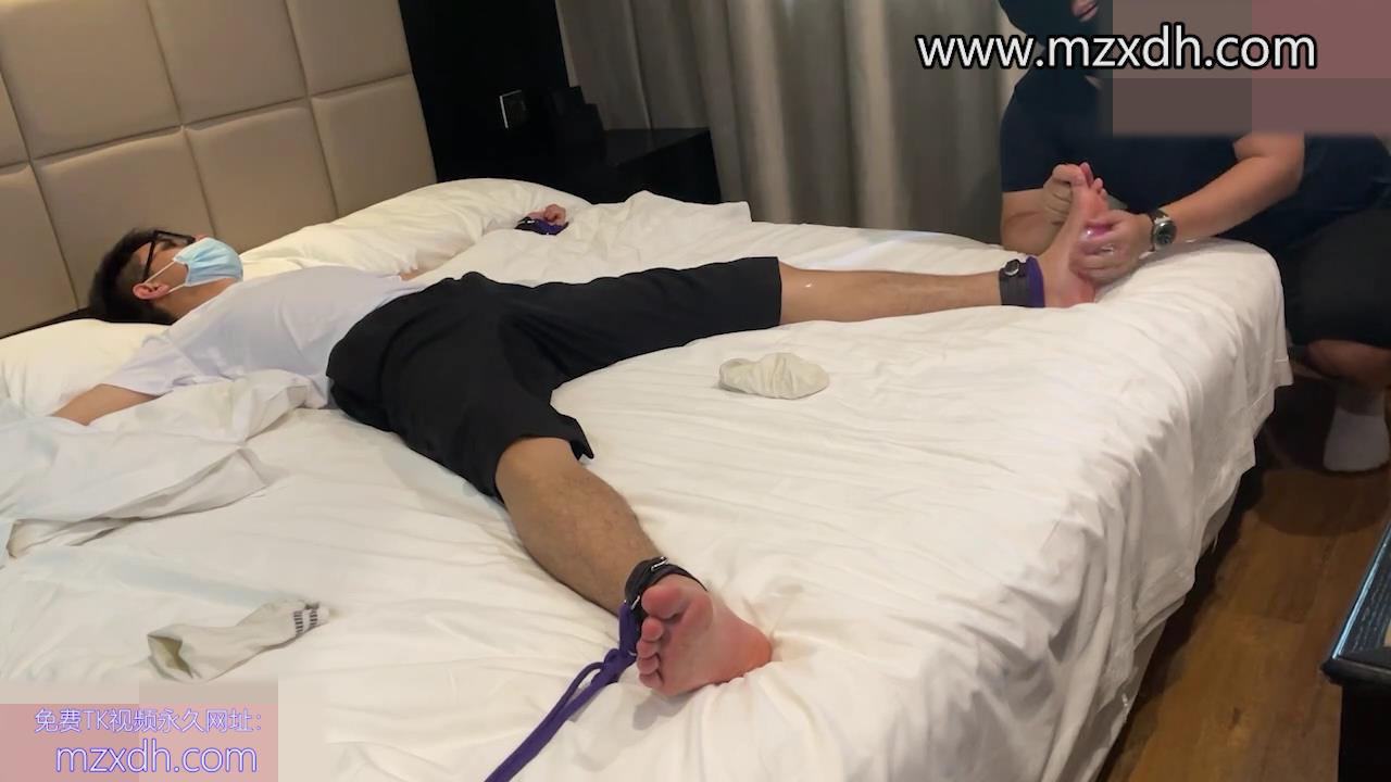 MZB2270-身材不錯的白衣體育生男孩的大字TK體驗