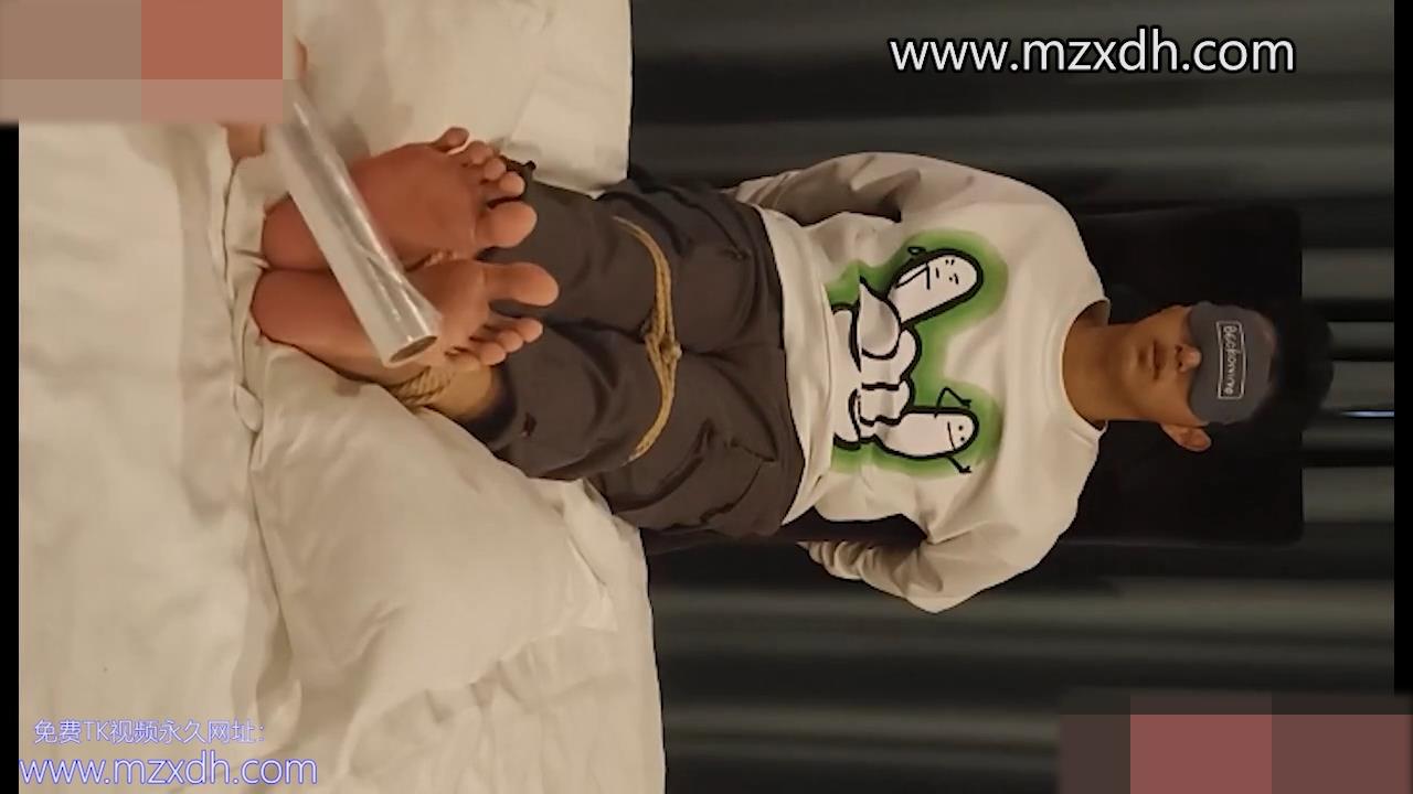 MZB2366-各種道具TK帥氣小哥光腳篇