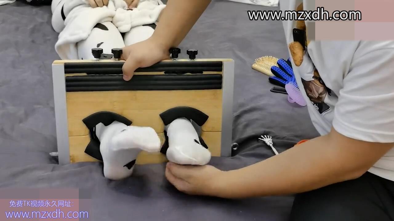 MZB2408-小昊TK實錄之超怕癢男生（夾闆篇）