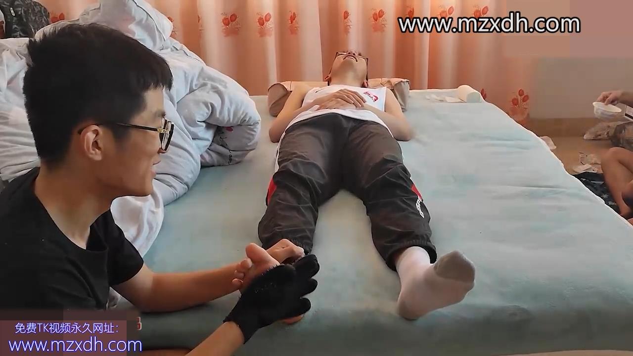 MZB2415-小王TK乱斗之TK白衣运动男孩