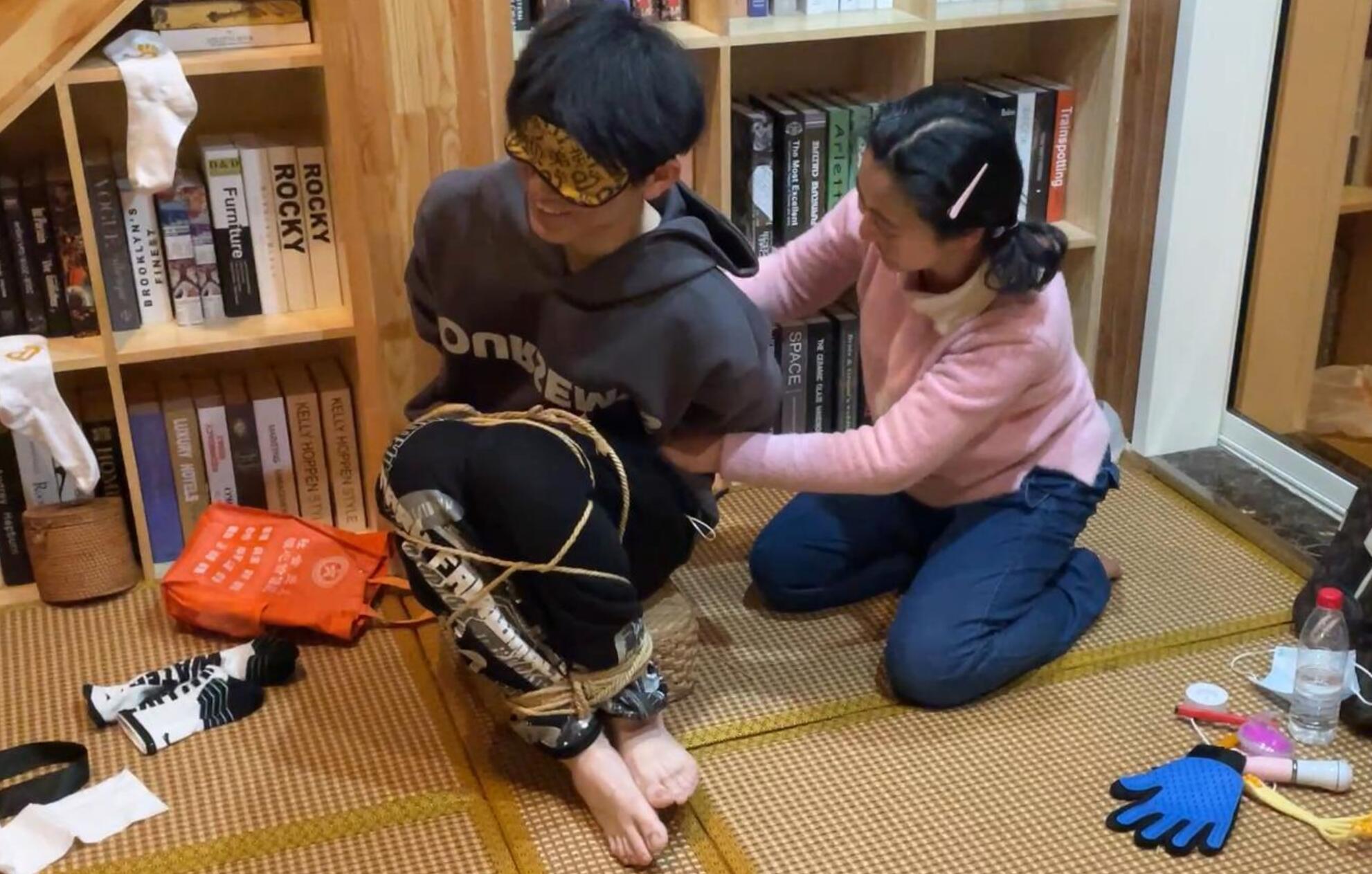 JDD178-【218聚會實錄】fm超級怕癢繩m小哥哥被女生和多人撓癢