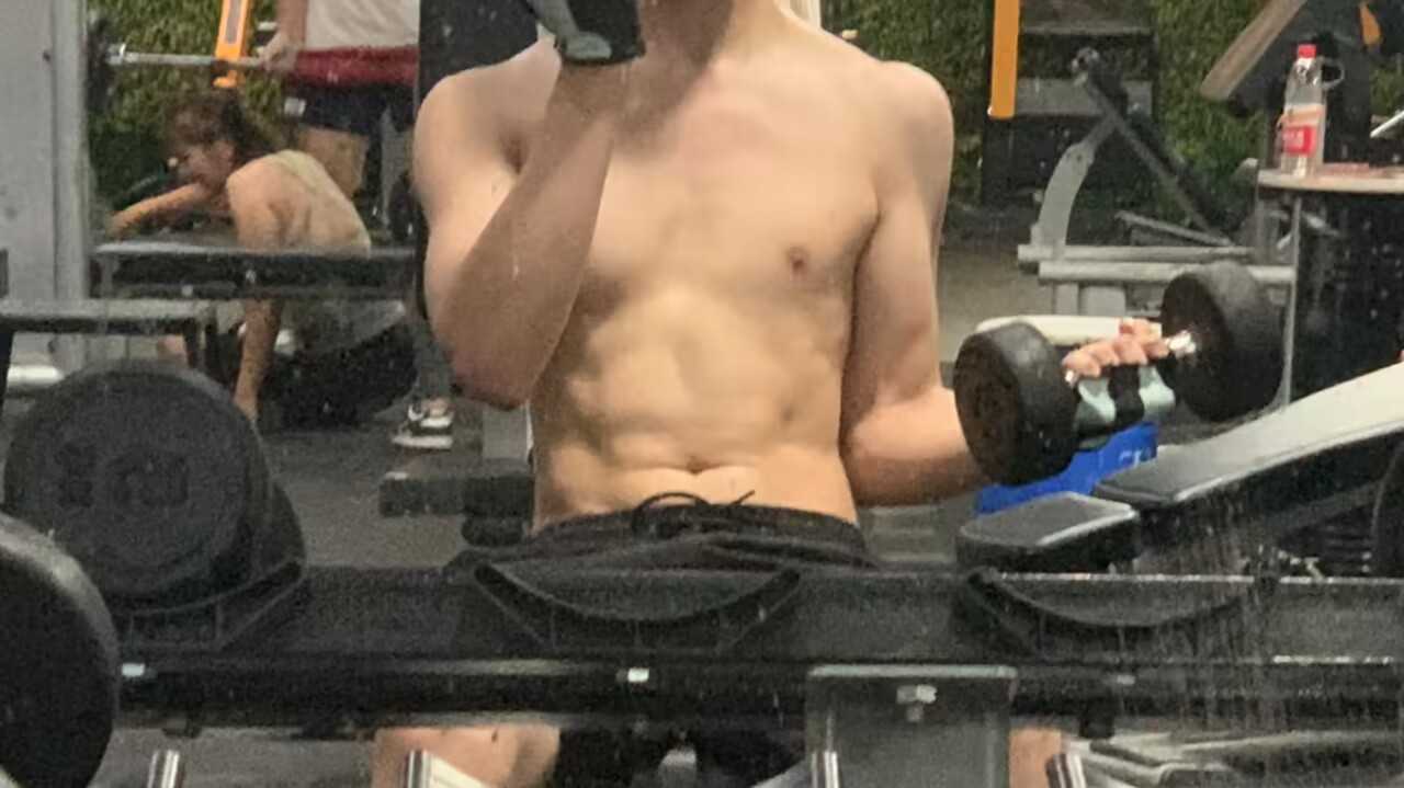 MZB743-吾尊與健身後男孩的tk背詩遊戲
