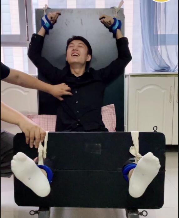MZB835-白襪直男小也在椅子上被撓癢