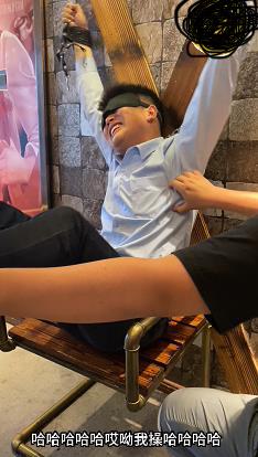 MZB908正裝黑襪直男牢房被撩