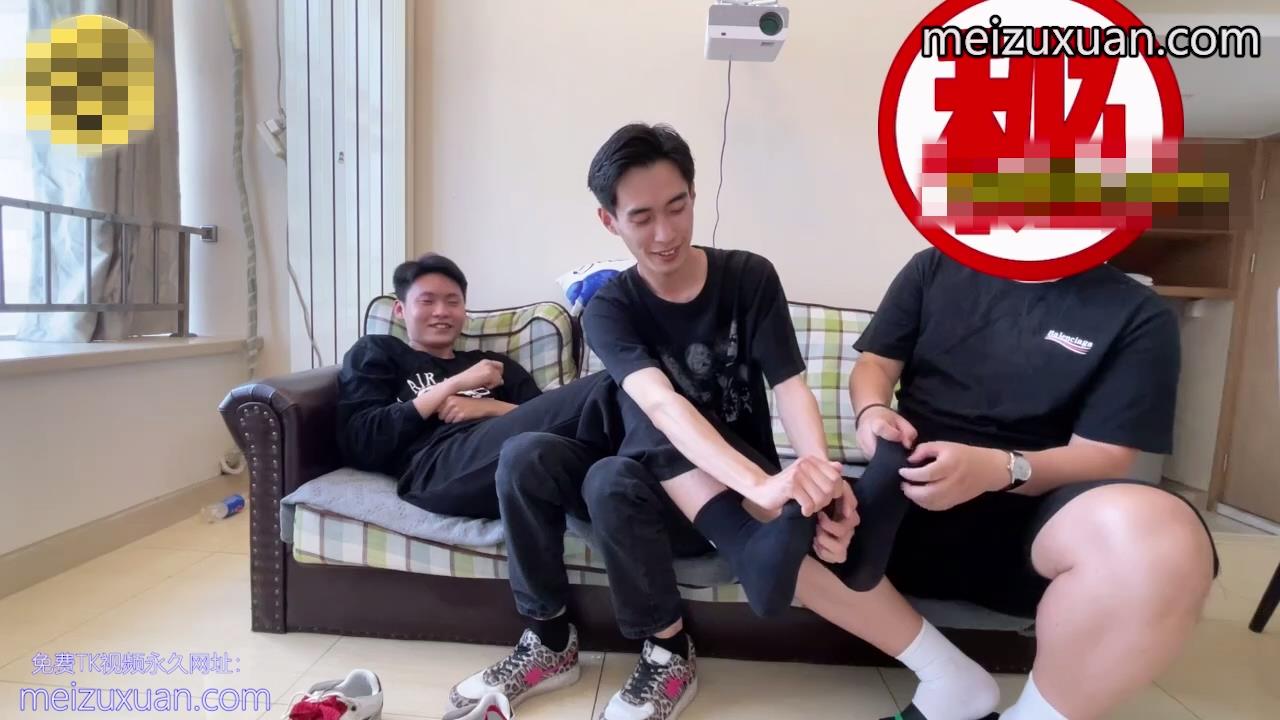 MZB915-（字幕，黑襪，上身）憨厚内向直男竟然怕癢被衆人撓