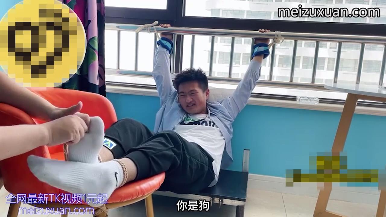 MZB930-青島直男小哥被固定後撓癢