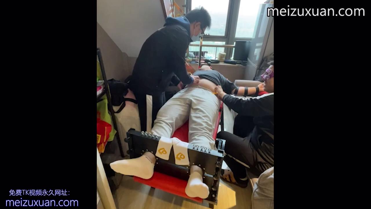 MZB942-00後怕癢小熊體驗雙人撓癢（白襪）