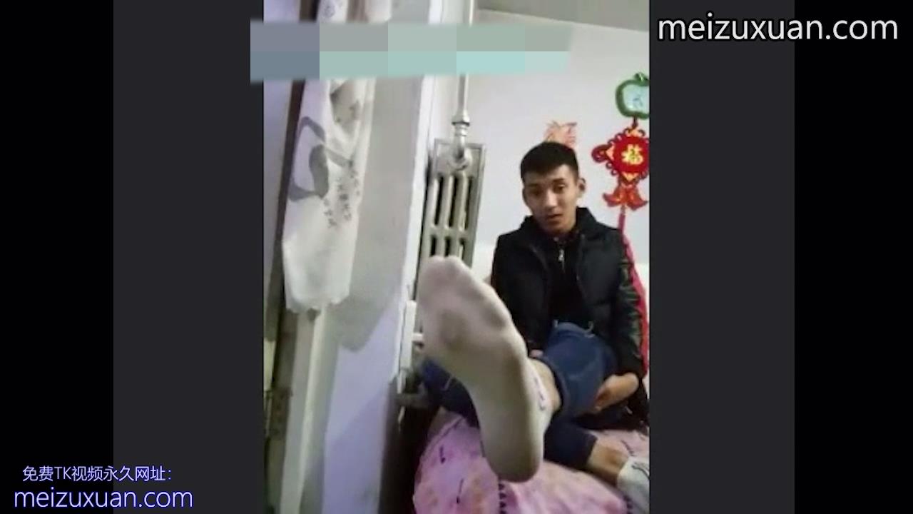 MZB945-白襪小哥哥放松秀腳