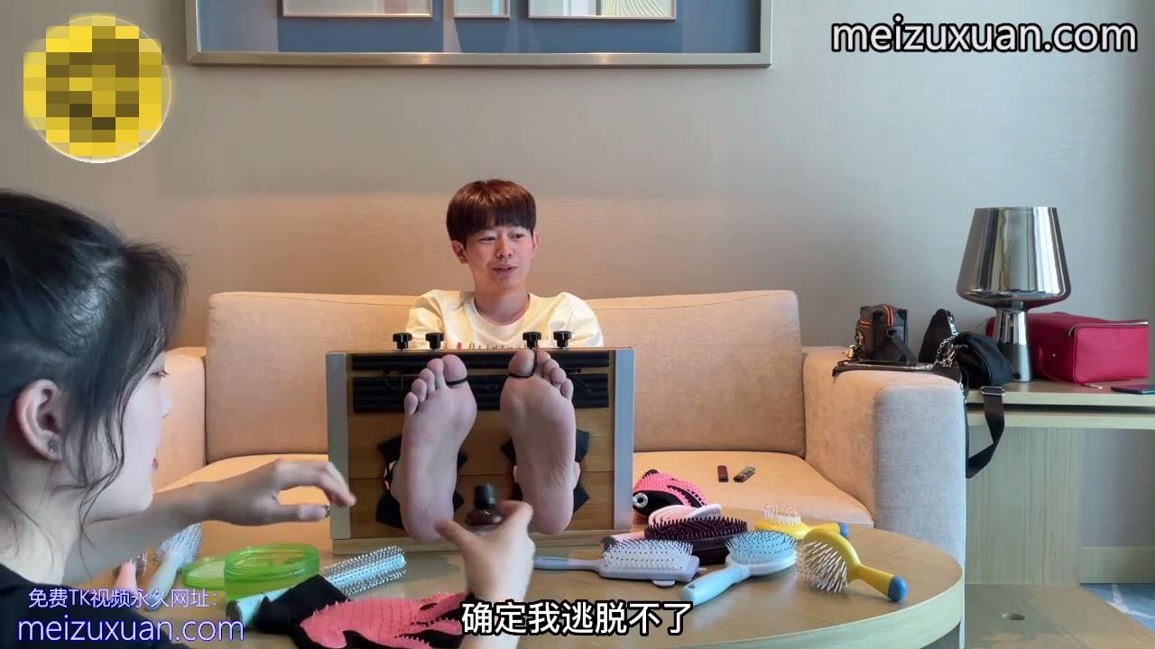 MZB982-希爾頓酒店怕癢樂隊主唱小哥被漂亮女生狂撓