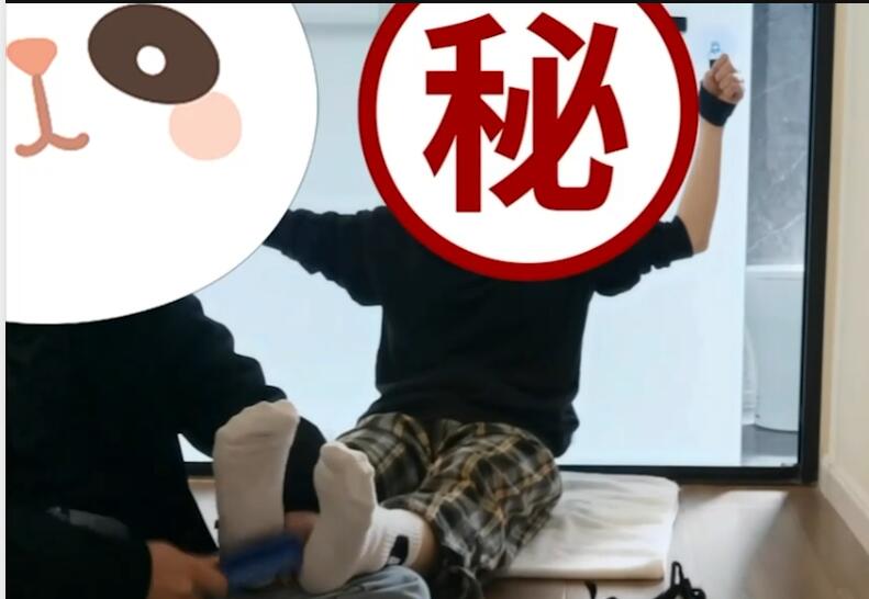 MZB1067-（30min）熊貓撓固定好的小哥的腳