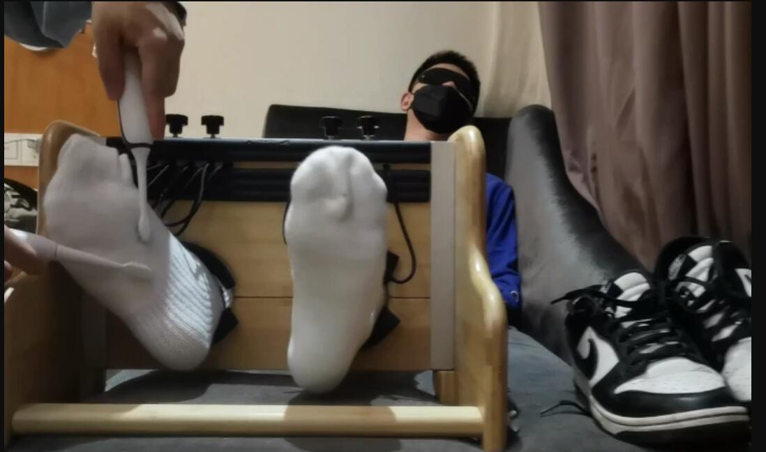 MZB1077-超級怕癢白襪藍朋友被熊貓撓