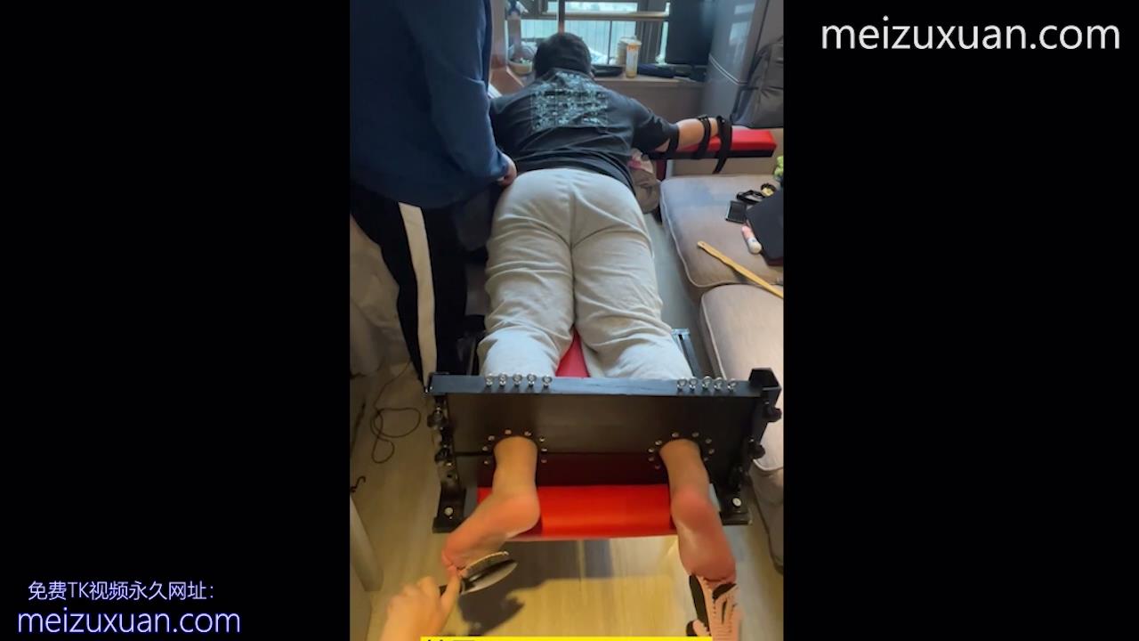 MZB1022-00後怕癢小熊體驗雙人撓癢（趴着）
