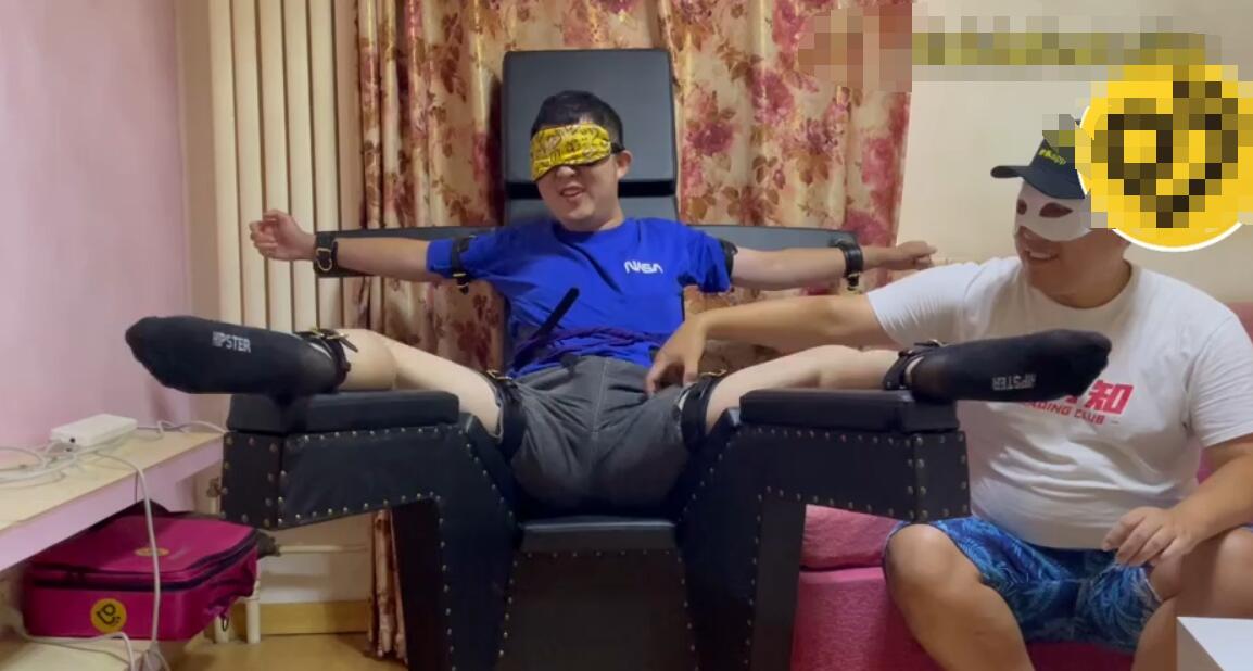 MZB1087-直男在椅子上的首次撓癢