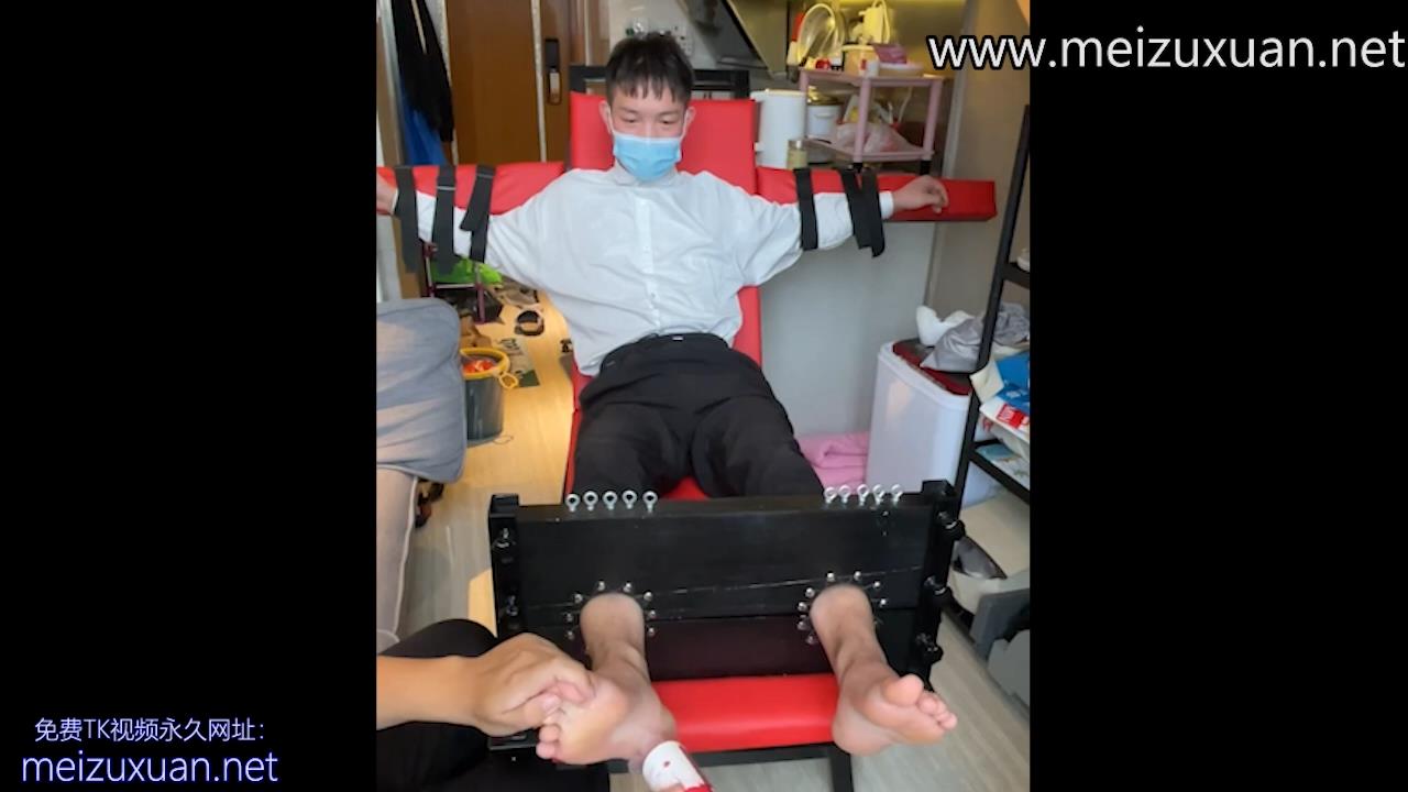 MZB1117-超級怕癢的正裝弟弟首次體驗光腳被撓