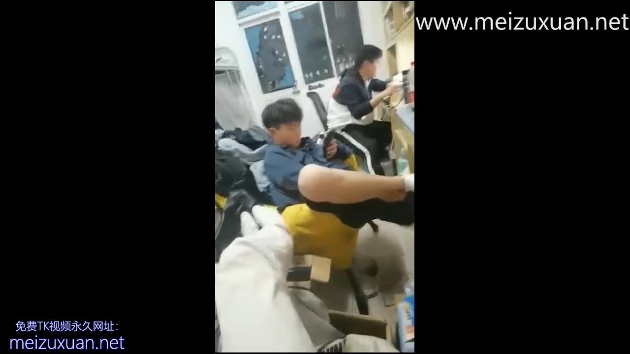 MZB1215-大學宿舍玩TK的男孩子們