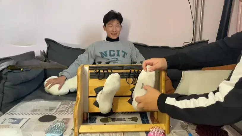 MZB1297-（10min）高個子弟弟被撓癢