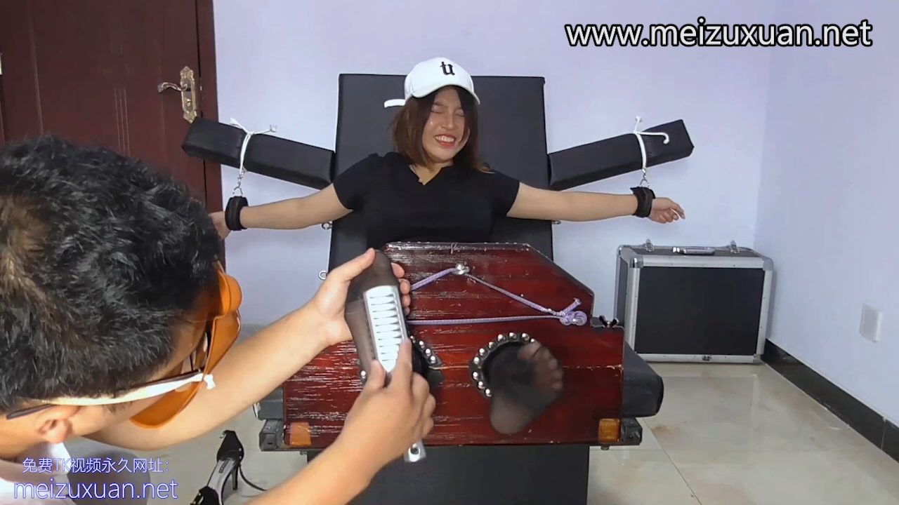 MZG1040-熊大原創 戴帽子的女孩