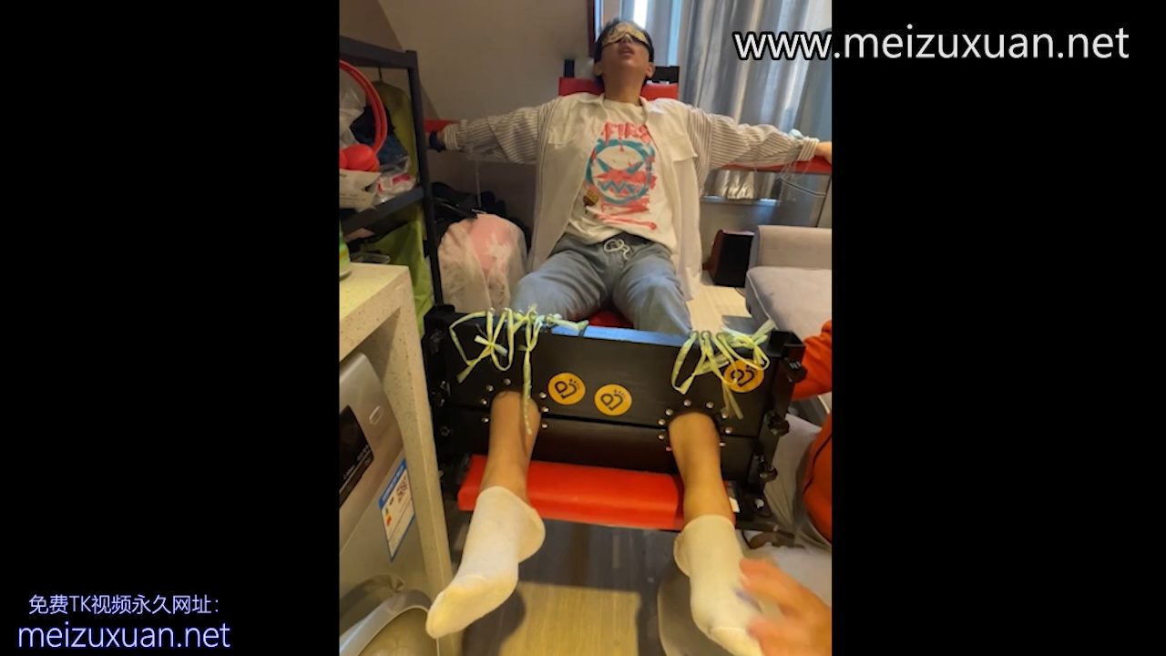 MZB1390-怕癢溫柔學弟的特殊兼職（白襪）
